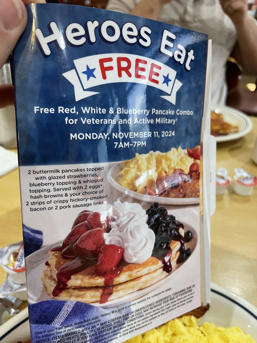 PudgeFernandez's tweet photo. Shout out and thank you to @IHOP for our Veterans day breakfast!!  #Army and #AirForce talking smack over flapjacks! 🇺🇸🫡
#VeteransDay 
Thank you to all who served!!! https://t.co/w2JANnwNTk