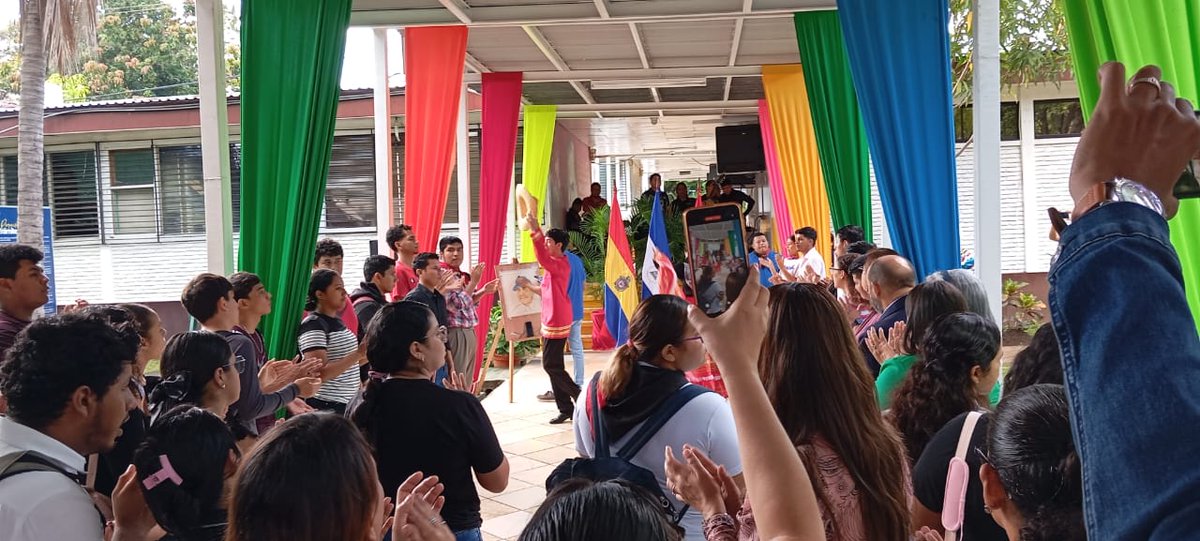 La UNAN MANAGUA celebro con un acto los 79 años del comandante José Daniel Ortega Saavedra presidente de la república de #Nicaragua con participación de autoridades universitarias estudiantes docentes trabajadores administrativos siempre adelante con Daniel.
#ManaguaSandinista