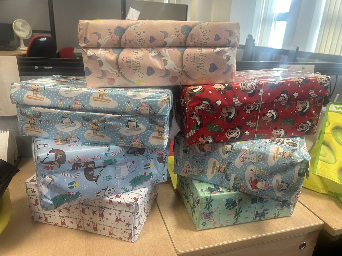 Dudley IPC team supporting the Samaritans ‘Operation Christmas Child’ campaign. Sophie our infection controller practitioner is dropping them off to <a href="/EntertainerToys/">The Entertainer</a> merry hill. Thank you team IPC for helping make a difference this Christmas.  <a href="/WatkinsLizzie/">Lizzie Watkins RN 💙</a> <a href="/maisieanne97/">Maisie✨🌸</a>