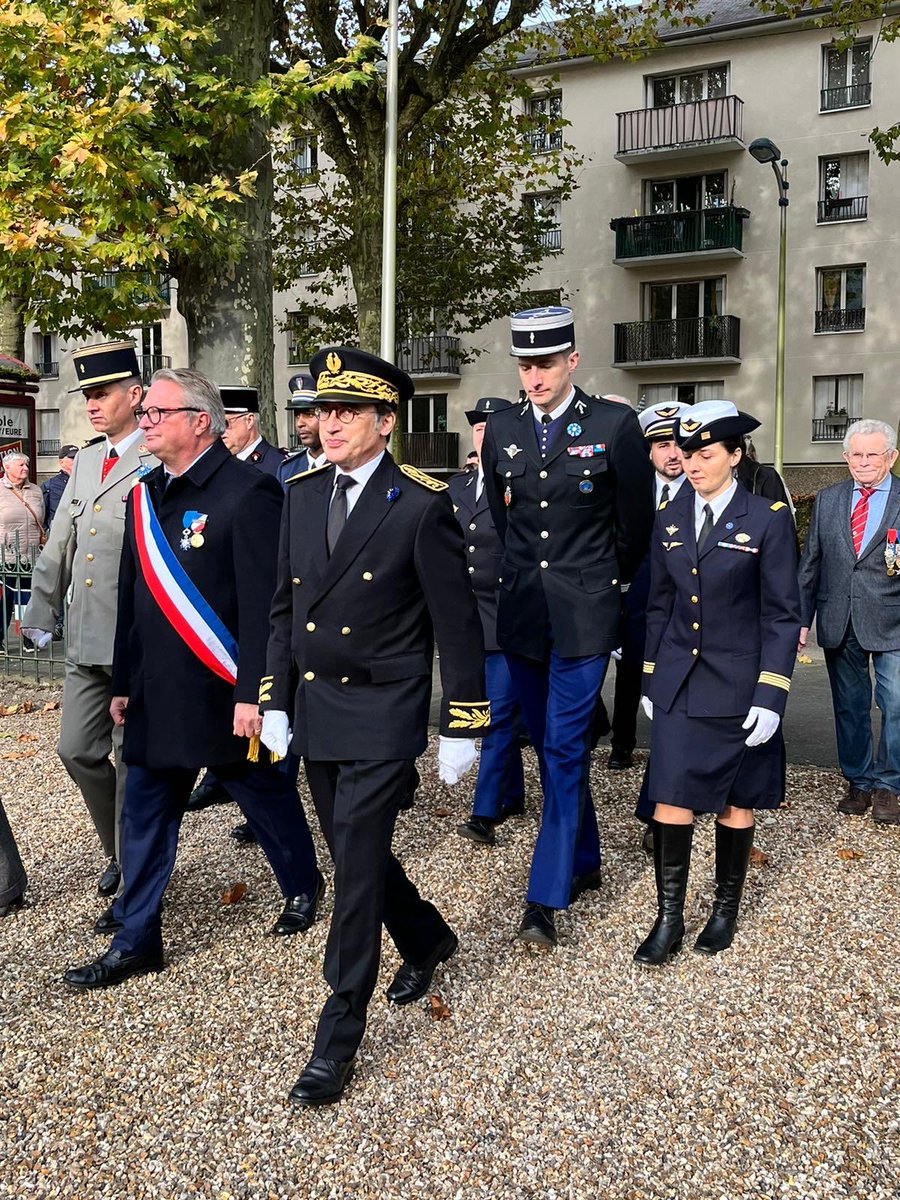 #11novembre 🇫🇷 | « Le devoir d’espérance, c’est de ne jamais douter des ressources de la France pour venir à bout des défis qui se présentent à elle. »