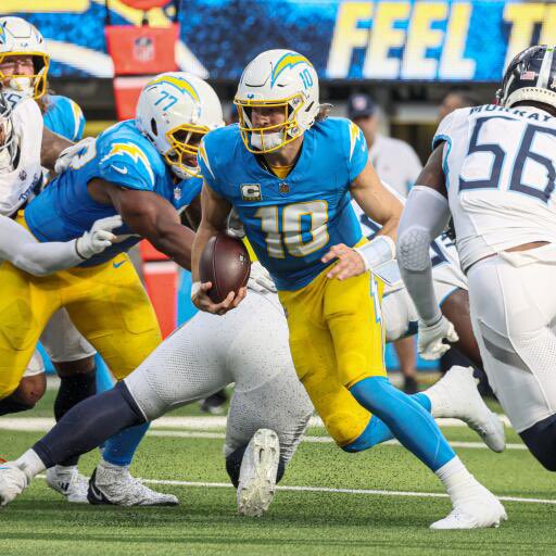 GACPodcast17's tweet photo. Justin Herbert over the last 4 games for the #Chargers:
94.4 passing grade - highest in the NFL
13 big time throws - most in the NFL
0 turnover worthy passes - tied for the fewest in the NFL 
111.8 passer rating - 3rd highest
#10 is on an absolute HEATER right now ⚡️⚡️ https://t.co/kLCvoV214D