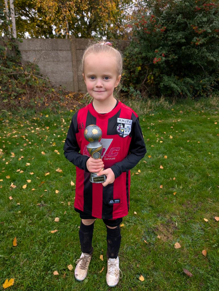 bethjmiddleton's tweet photo. Darcy got girl of the match on Saturday with a big improvement with confidence and score our first goal of the game ! ❤️🖤⚽ @CragsPe @misslowecrags https://t.co/UlWqtaSmmw
