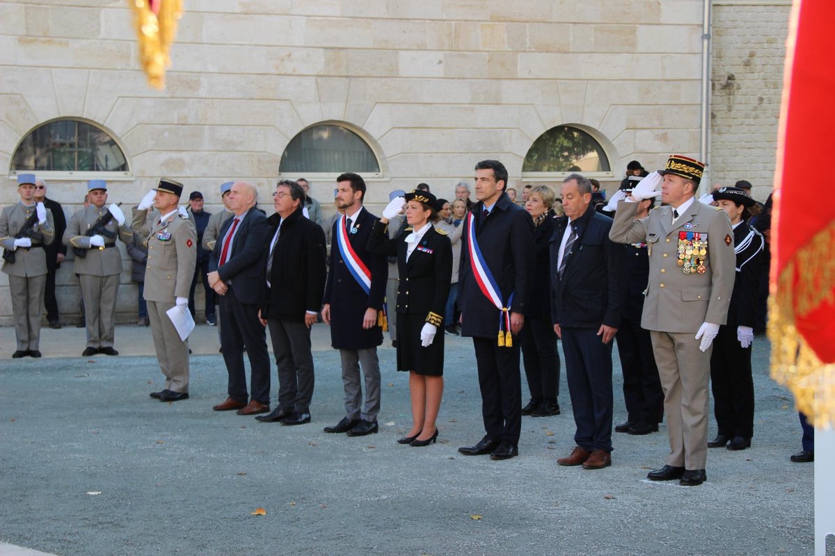 Commémoration #11Novembre #souvenir #memoire #Niort Représentation <a href="/NvelleAquitaine/">Nouvelle-Aquitaine</a> <a href="/al_rousset/">Alain Rousset</a>