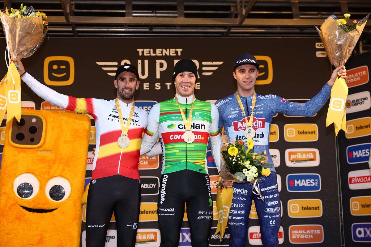 LeSecteurPave_'s tweet photo. Superprestige Jaarmarktcross Niel
Victoire belge en ce 11 novembre.
Laurens #Sweeck s'impose dans cette nouvelle manche du #superprestige. Il devance en homme en forme, l'espagnol Felipe #Orts et Niels #Vandeputte.
📷 Belgaimage https://t.co/ONKYBBn3u4