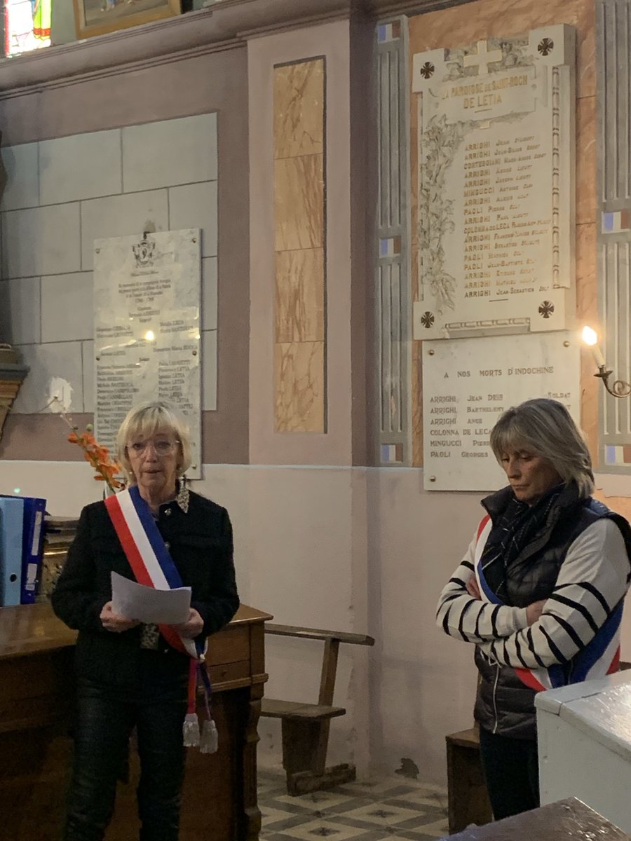 Le 11 novembre dans mon village au fin fond de la corse. En 14/18: 70 morts /200 conscrits. Taux de non retour effrayant .Monument aux morts érigé dans l’église: dépôt de gerbe et demande de protection de la vierge. Alchimie culturelle corse entre religion et souvenir laïque