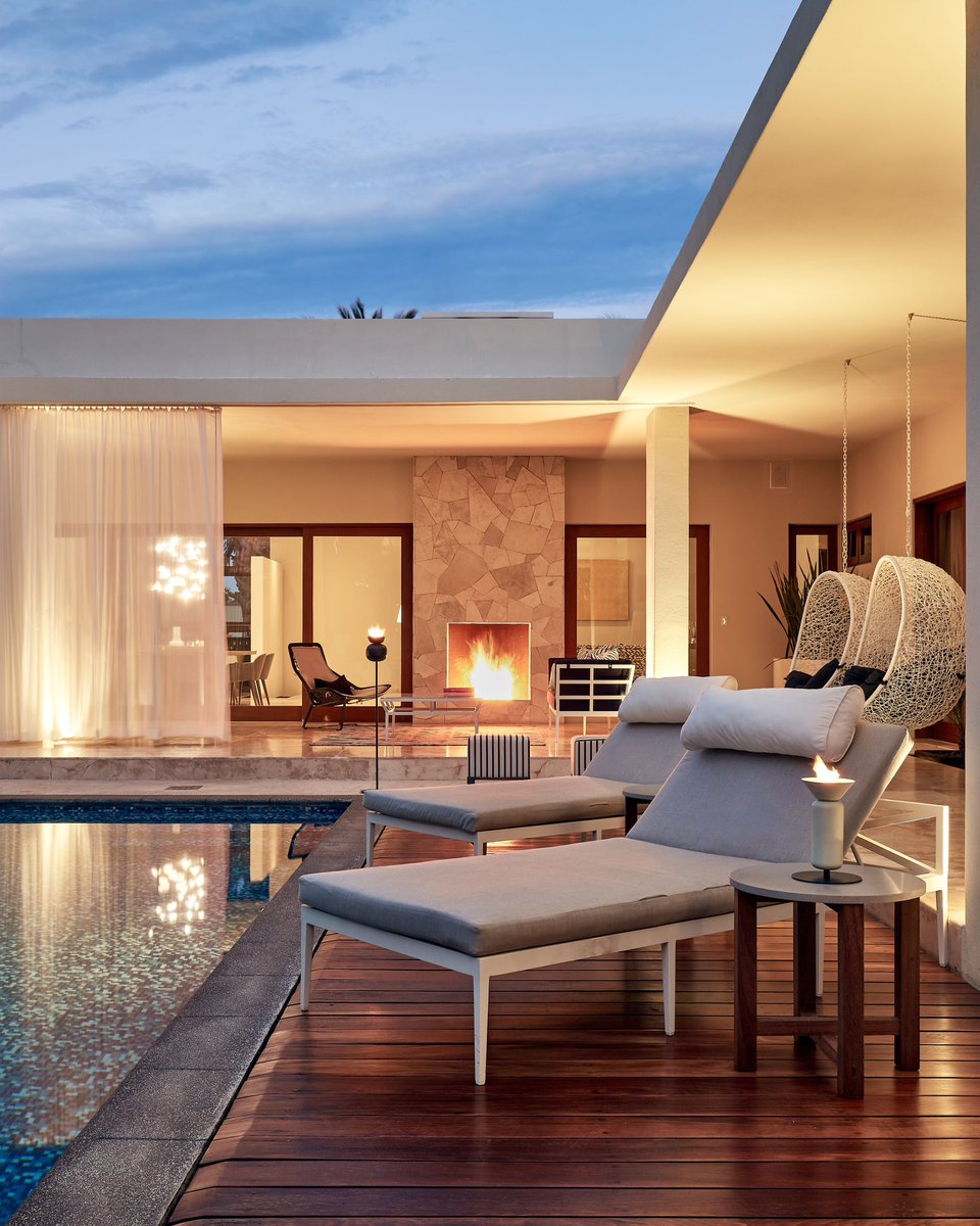 progressivedesf's tweet photo. This outdoor space is incredible 🌿. A perfect spot to unwind and enjoy under the open sky 🌅💫.

#OutdoorLiving #ModernDesign #CozySpaces #LuxuryLifestyle #PoolsideVibes #InteriorAndExterior #HomeDecor #RelaxingAmbiance #ArchitectureLovers https://t.co/NVUxbtYvyR
