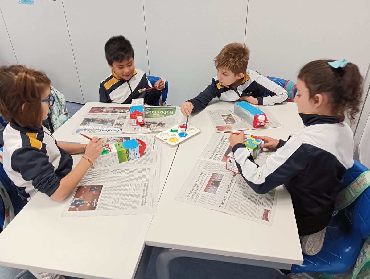La felicidad de Carmelo. Taller de 2º de Primaria en el que hemos diseñado nuestros maceteros con materiales reciclados. Ahora toca plantar nuestras semillas y crear nuestro propio huerto. ¡Qué ganas!