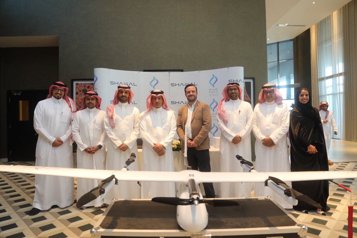rqeemsa's tweet photo. وقعت شركة رقيم للحلول الذكية اتفاقية شراكة استراتيجية مع شركة شمال للتقنية @Shamal_Tech 
 بهدف الاستفادة من تقنيات وتطبيقات الدرون في مجالات المسح والتصوير الجوي في #القطاع_الصناعي https://t.co/7qsFMVcZDC