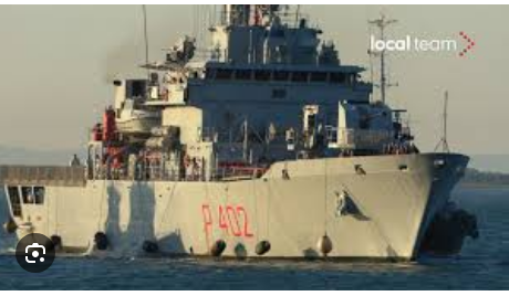 UGirovago77000's tweet photo. La Fascia Concordia con 7 esseri umani a bordo 
torna in Italia.
Siamo di fronte al più grande sperpero di denaro pubblico per la propaganda di un governo di imbecilli!!!
📌📌📌📌📌📌 https://t.co/YyeTzW3YRt
