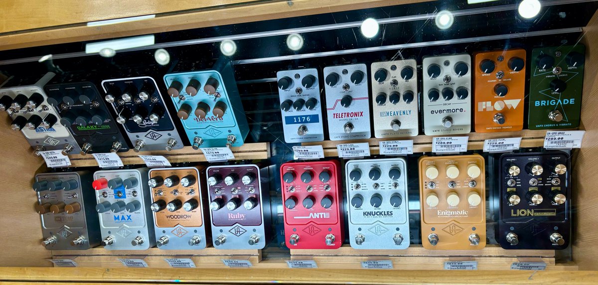 In the Winnipeg area and need a <a href="/UAudio/">Universal Audio</a> pedal? Well
<a href="/LongMcQuade/">Long & McQuade</a> Winnipeg (Pembina) have you covered!  

📷: Luke Murray-Smith