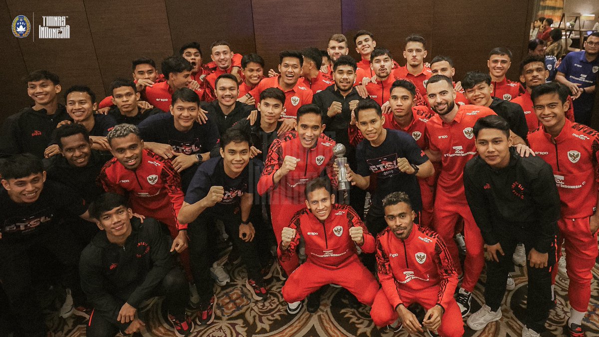 TimnasIndonesia's tweet photo. Malam ini, @TimnasIndonesia menyambut Timnas Futsal yang baru saja menjuarai ASEAN Futsal Championship 2024. 🏆🤝

‣ #KitaGaruda ‣ #SatuKeluarga https://t.co/13WMn74Qq3