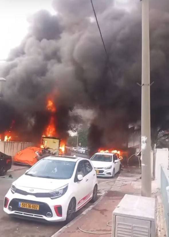 OmJ_J3Nggott's tweet photo. Makin Hari Rudal - Roket - Drone Smakin Merajalela di Israel yg Membuat Zionis sudah tidak bisa lagi Tidur nyenyak 

lokasi Serangan : Al-Karyut, utara Haifa https://t.co/zJ7K9FltP3