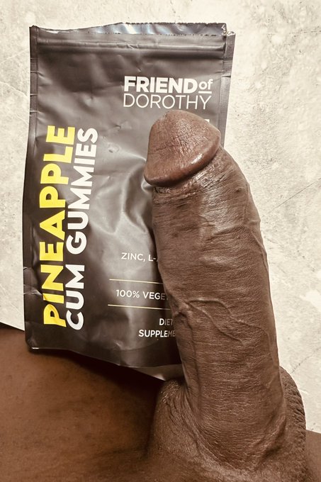 1 pic. I like these cum gummy bear versions to create a big fucking load. Thanks to @friend_dorothy1