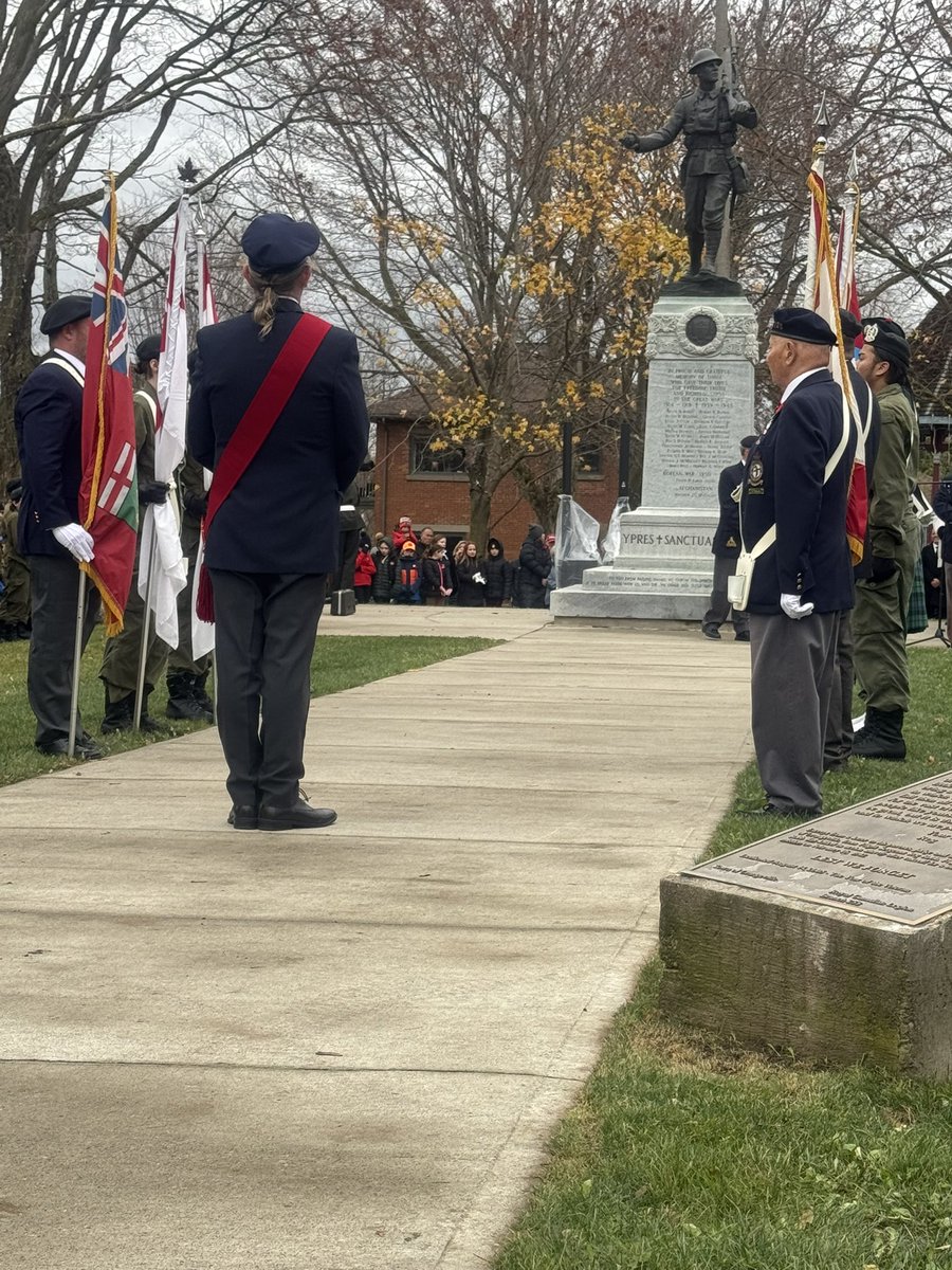 DanMac2014's tweet photo. #RemembranceDay for the town of #Orangeville #Ontario. Looks quite amazing when the town comes together like this! #LisaPost #TownCouncil #Army #Police #FireDpt #EMS #Veterans #Cadets #Citizens @RoyalCdnLegion https://t.co/RRCsL6GfcX