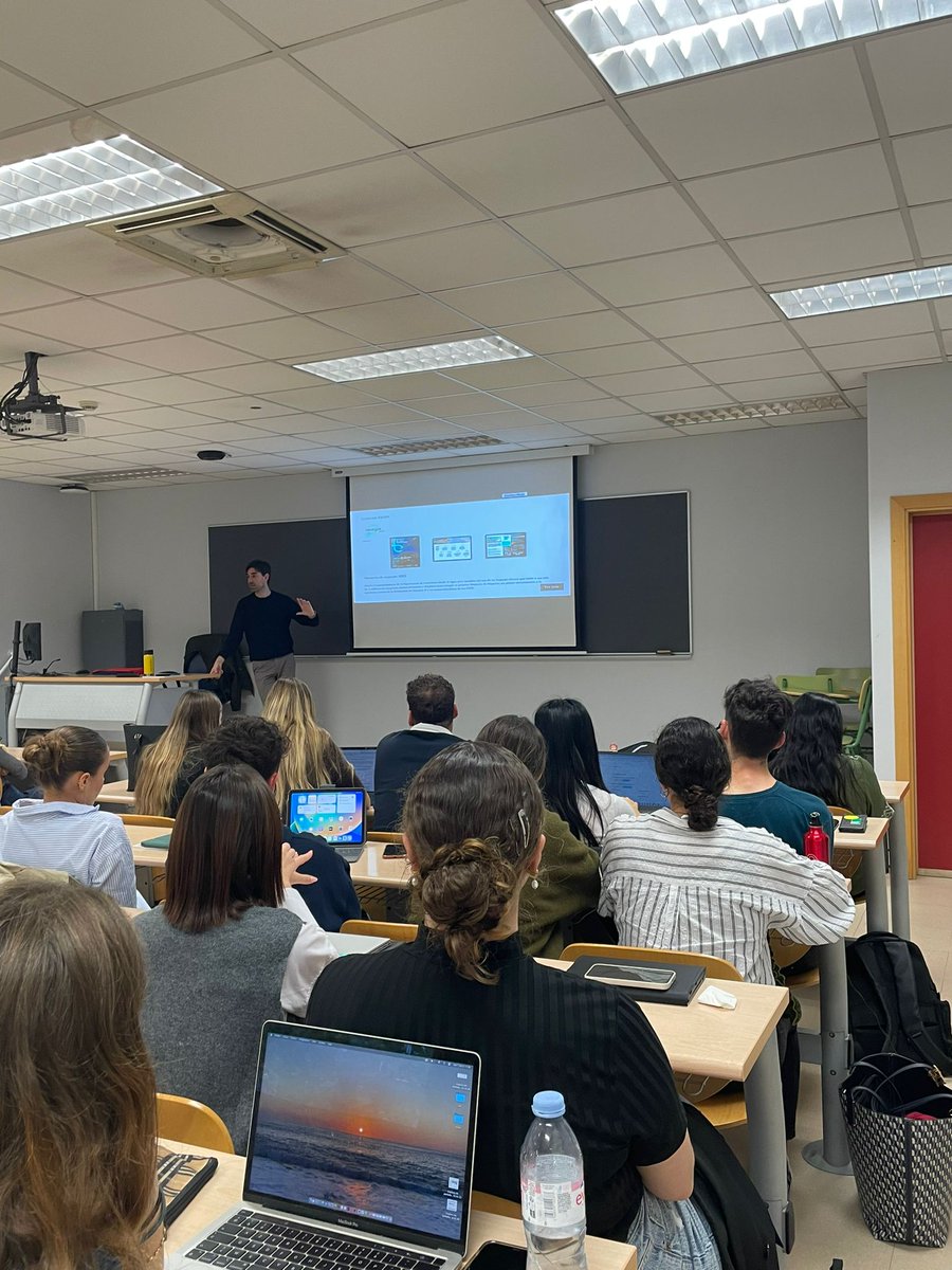 Vuelvo a las aulas para compartir esperanza desde <a href="/21gramos_net/">21gramos</a> <a href="/BCorpSpain/">B Corp Spain</a>. Es posible trabajar por y para una mejor sociedad y no debemos arrebatarle las ganas ni la confianza a los que vienen. Gracias por el espacio <a href="/monicavinaras/">Mónica Viñarás Abad</a> <a href="/UCMccinf/">Facultad Ciencias Información</a>
<a href="/unicomplutense/">Complutense</a>