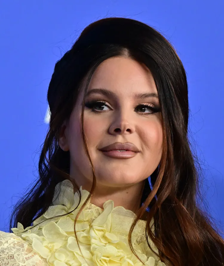 HYPEX's tweet photo. Lana Del Rey &amp; Calvin Harris are rumored to be collabing with Fortnite soon, either Emotes or Jam Tracks ‼️

[VIA @SamLeakss] https://t.co/TT4KrmZUFq