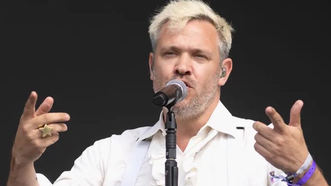 Will Young announces tonight’s gig in Aberystwyth has been cancelled as he’s in the middle of a Vinted dispute and it’s got quite nasty