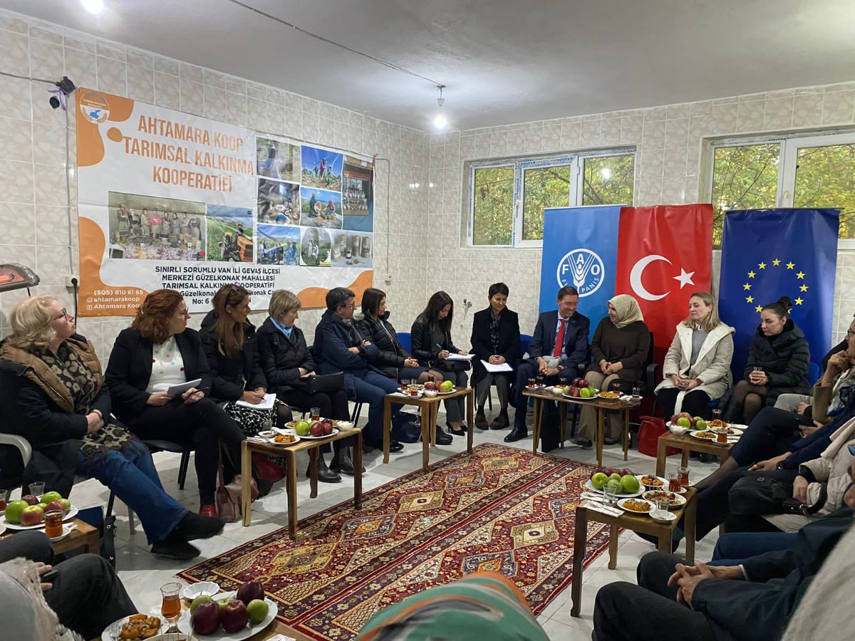 ahtamarakoop65's tweet photo. Avrupa Birliği Türkiye Delegasyonu Başkan Yardımcısı Büyükelçi Jurgis Vılčınskas ile beraberindeki 16 ülkenin müsteşarları Kooperatifimize gerçekleştirdikleri ziyaretleri ve sağlamış  oldukları desteklerden dolayı  çok teşekkür ederiz. 
@EUDelegationTur https://t.co/aRZuq2jwnB