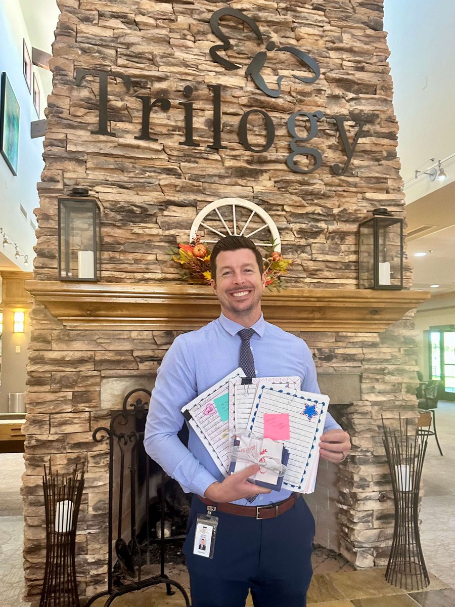 higleydistrict's tweet photo. #HigleyHelps | Bridges Elementary 4th and 6th grade students wrote letters to thank the veterans in the Trilogy community for their service. The letters were displayed and made available for all community members to read.💙 #VeteransDay https://t.co/vBoBk35WNz