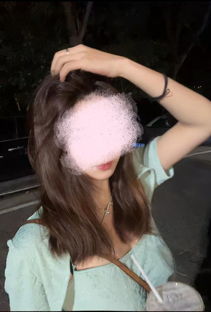 给大家说明一下，

如果在朋友圈，
发现某个女生突然莫名其妙的计数刷屏    1、2、3、4……
而且是一条接着一条。

请不要惊讶，
她是在当着朋友圈所有人的面做爱，在记录高潮次数。 https://t.co/eZZGueCtha