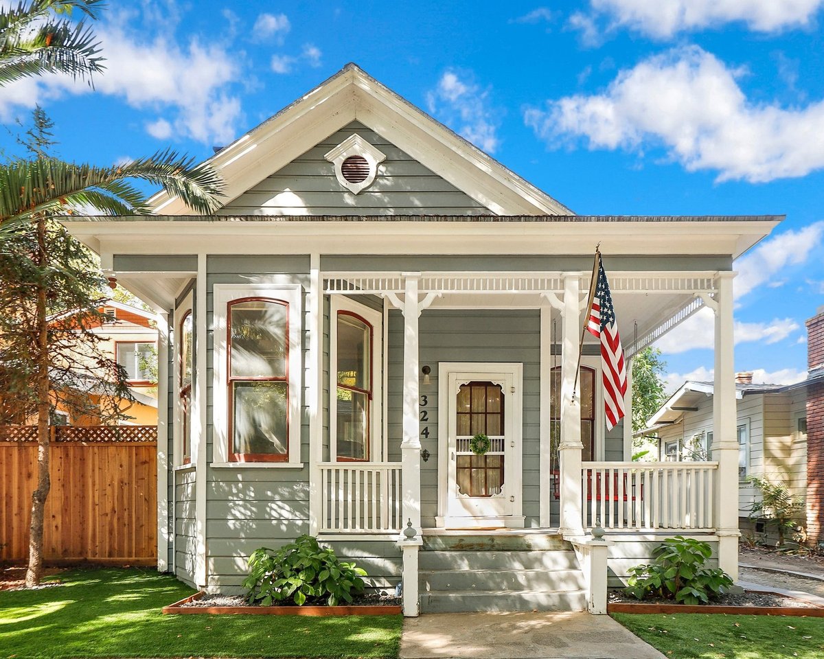 Redfin's tweet image. On Veterans Day, we thank the members of the military and their families for the sacrifice and commitment they’ve given in service to our country. 

To our Veterans at Redfin, we’re honored to work alongside you. #VeteransDay