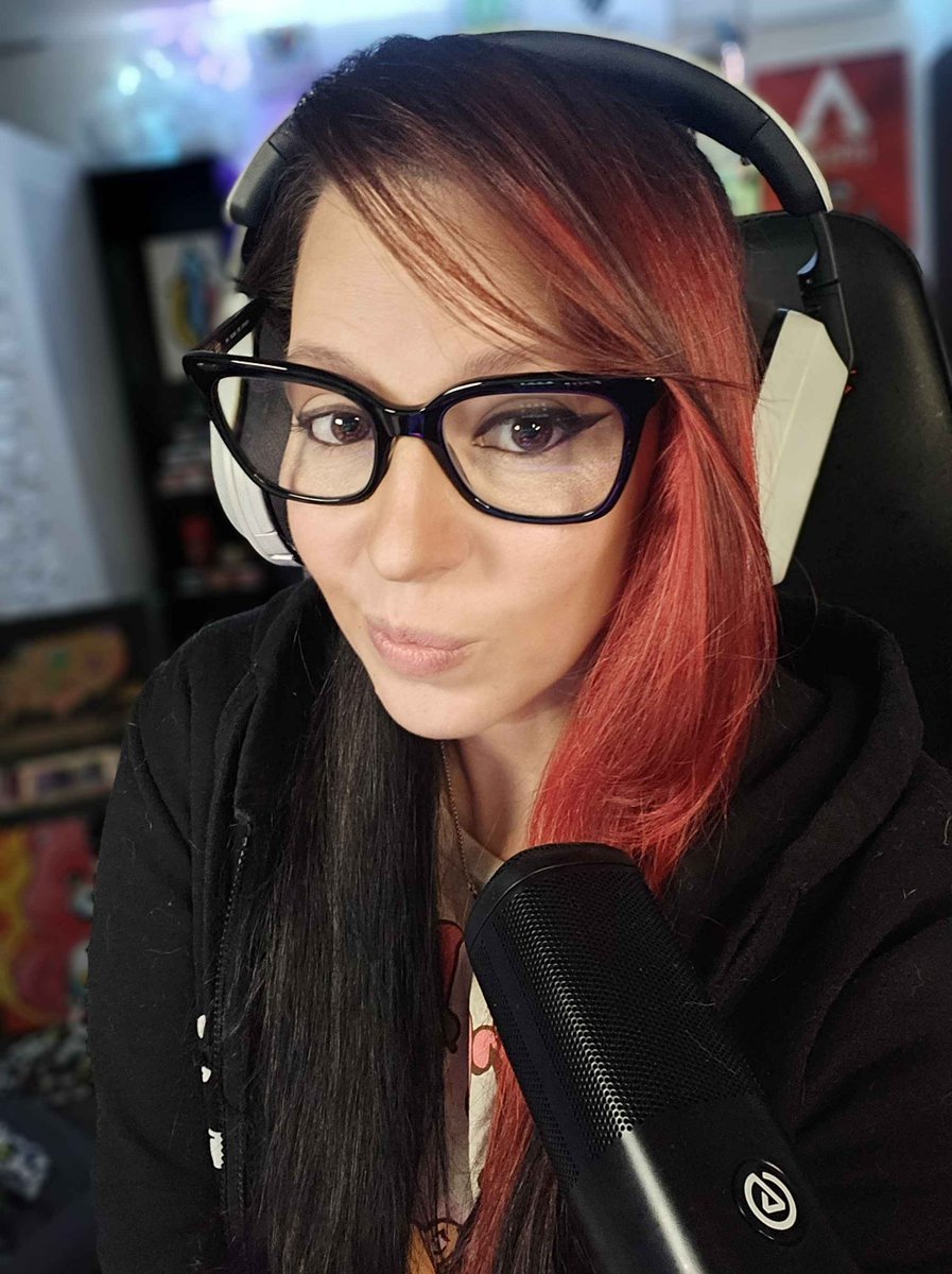 karebearxp's tweet photo. Jumping into some Apex Legends today🏆 Checking out the OG mode and Lifeline’s changes—excited to see how she’s evolved💉💪 

Ready to bring some classic action to the arena. Let’s go, Legends!
https://t.co/w56YOMcztV

#ApexLegends #OGMode #Lifeline #BattleRoyale #GamingCommunity https://t.co/IkA0xkZkBK