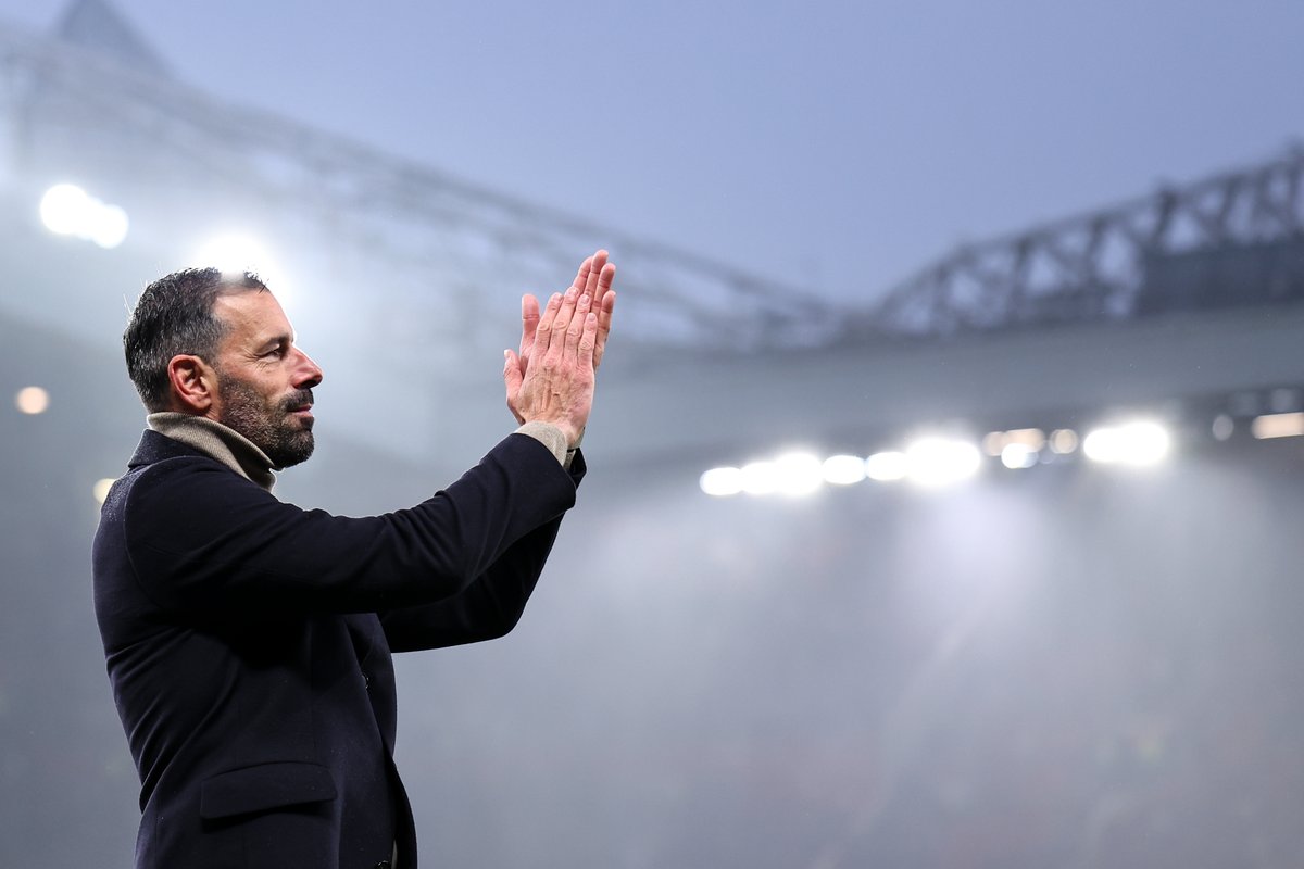 utdreport's tweet photo. Legend. 

Thank you, Ruud ❤️ https://t.co/JEGZLg4TyF
