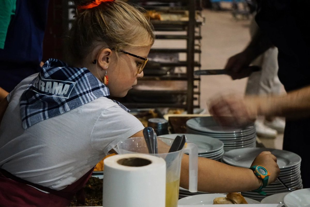 (fr) Le dernier jour du week-end c'est agréablement déboulé avec ce midi le repas des chefs (merci à eux qui nous ont régalé!) Les animations se sont poursuivies dans la soirée. 

#lurrama2024 #laborantzaherrikoia #ehlg