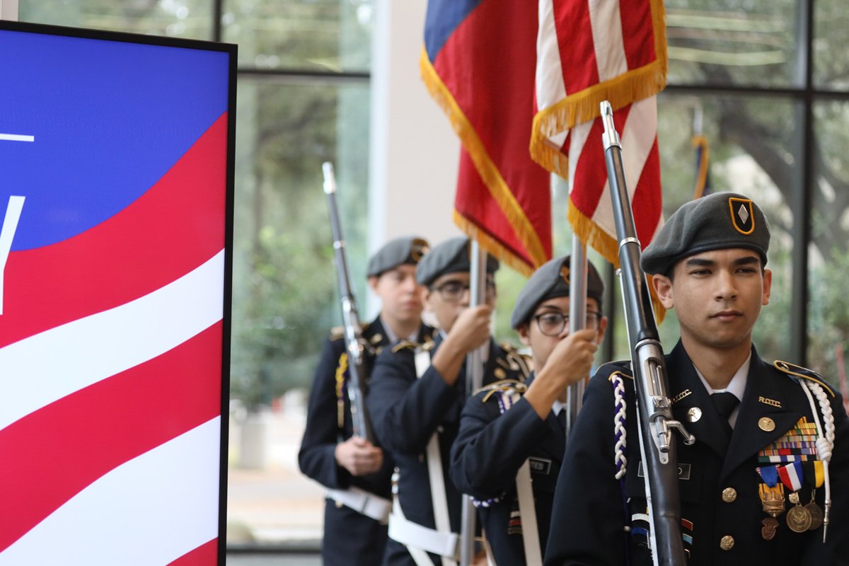 cpsenergy's tweet photo. CPS Energy is proud to honor  350+ veteran employees, whose dedication powers our city and strengthens our community. Special thanks to guest speaker Susan Pamerleau, U.S. Marshal &amp; Retired USAF Major General. Let’s thank all veterans today for their service. 🇺🇸 #VeteransDay https://t.co/6cOaIY2HMm