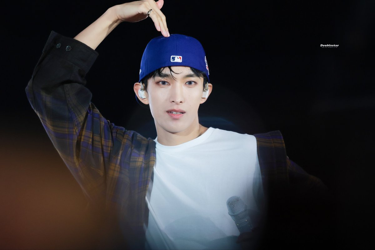 ๐ฟ๐ค๐ช๐๐ก๐๐จ๐ฉ๐๐ง ๋๋ธ์คํ tweet media