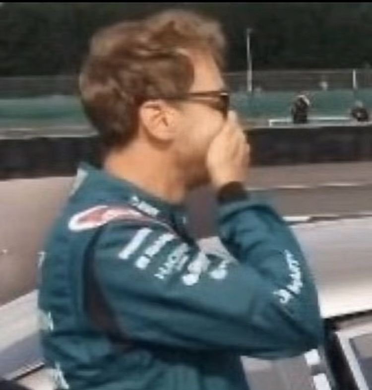 PEACHPIASTRI's tweet photo. i dreamt last night that i went karting with mark and seb but the safety car (a bright red porsche) for some reason was bloodlusted for seb and only seb so me and mark had to watch him cower in corners while the man in the safety car tried to mow him down https://t.co/tNyddbwyBG