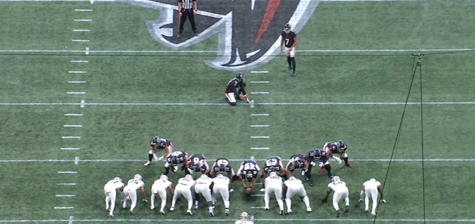 tre3shon's tweet photo. At this point, you've heard a lot about Koo's mechanics changing, but what does that look like? 

The left image is a 50-yard attempt from 2022. The right image is a 52-yard attempt from 2024; both on the left hash. 

There is a noticeable difference in Koo's starting point https://t.co/Q6mwxBkXf6