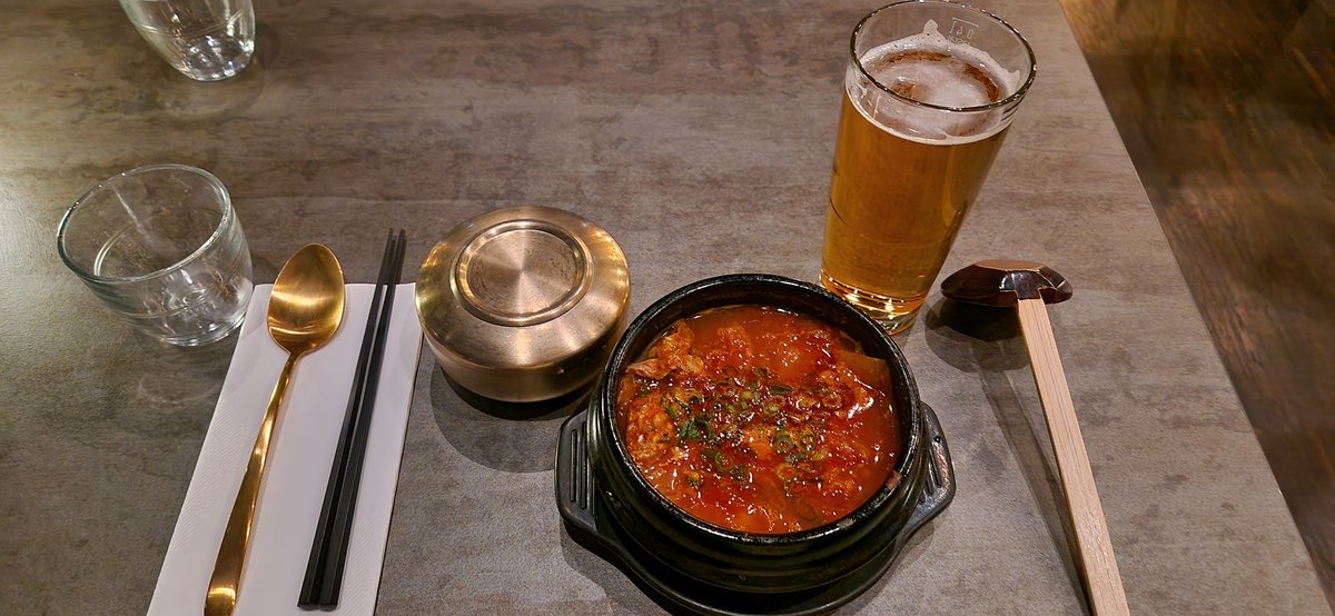 m4riannelee's tweet photo. Following Korean lifestyle: something spicy, something refreshing at the end of a stressful &amp; hectic work day. It works!

Spicy kimchi stew accompanied by somaek. Yumz, first time trying this.

Only in neighbouring country. https://t.co/vz4iGfsLaK