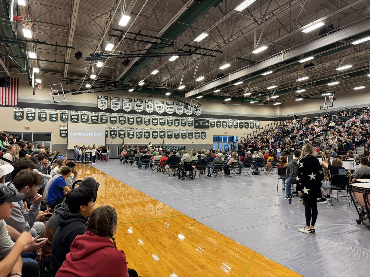 swartz_c's tweet image. A must see! The Veterans Day assembly at DHS is an amazing event to honor those who served our country. Kudos to the Leadership class and others who helped to organize the event! @DeSotoWildcats @USD_232