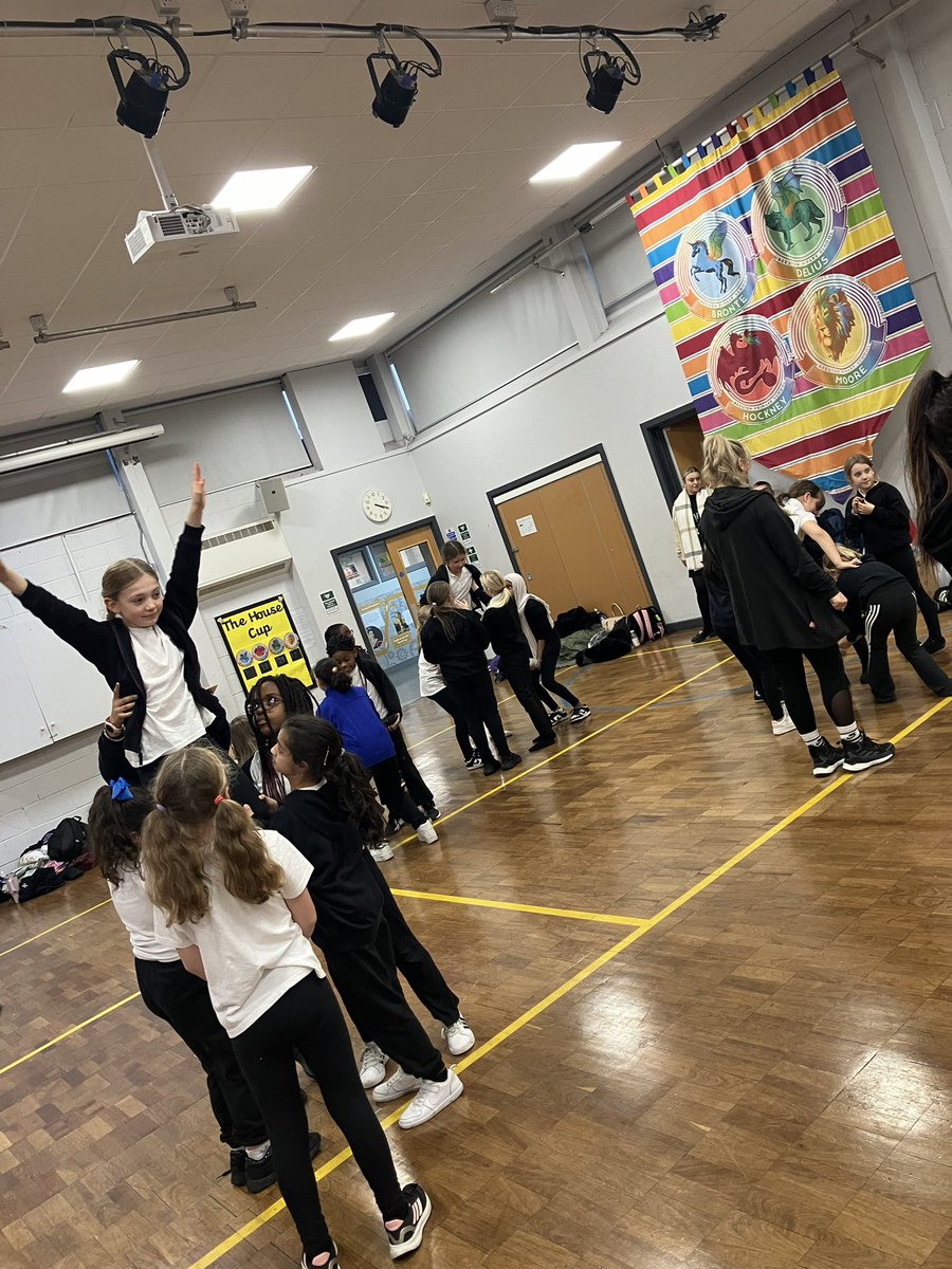 We had a fantastic evening @BeestonPrimary for our first ever South Girls Only event. We had 80+ girls taking part in <a href="/whiterosecheer1/">White Rose Cheer</a> event &amp; had some many smiley faces. What a great event 😊🙌🏻🤸‍♀️📣🤩