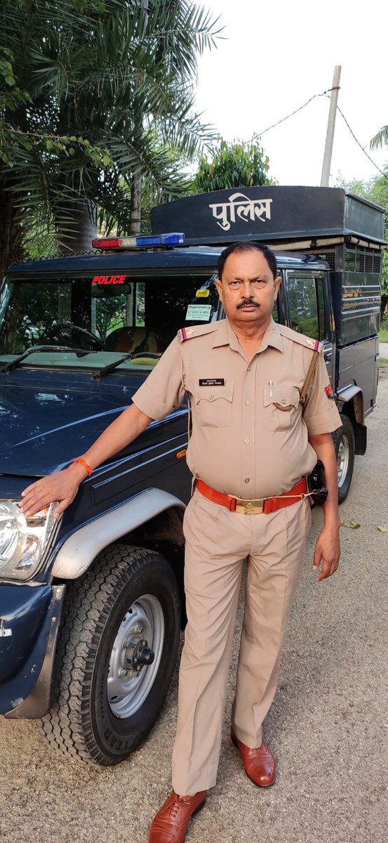 bhaiajit4's tweet photo. @Uppolice मेरठ पुलिस लाइन मैं तैनात विजय कुमार का एक्सीडेंट हुआ कंधा फैक्चर हुआ जिन्हें अब छुट्टी नही दी जा रही है जिसके बदले उनसे रिश्वत की डिमांड की जा रही है ऐसा आरोप है इनका शोषण किया जा रहा है आर आई हरपाल सिंह के बोल छुट्टी नही देगे चाहे मर जाओ सज्ञान ले @dgpup @meerutpolice https://t.co/CAFFFsG3hf