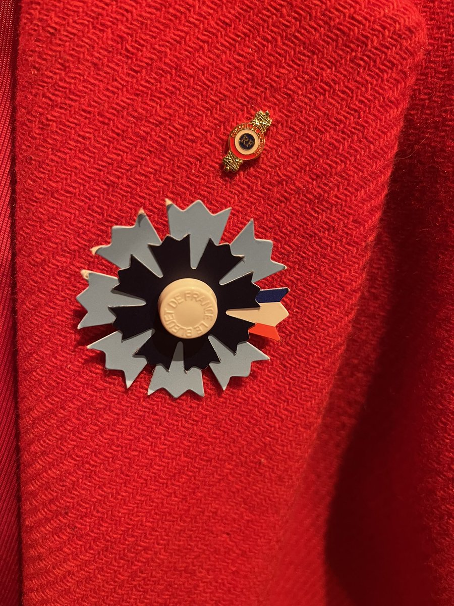 Commémoration du 11 novembre 1918 en présence de nos conseillers départementaux et de la classe défense du collège S Mallarmé, lecture d’un texte de Guillaume Apolinaire. Puis remise des médailles du travail🥉🥈🥇.