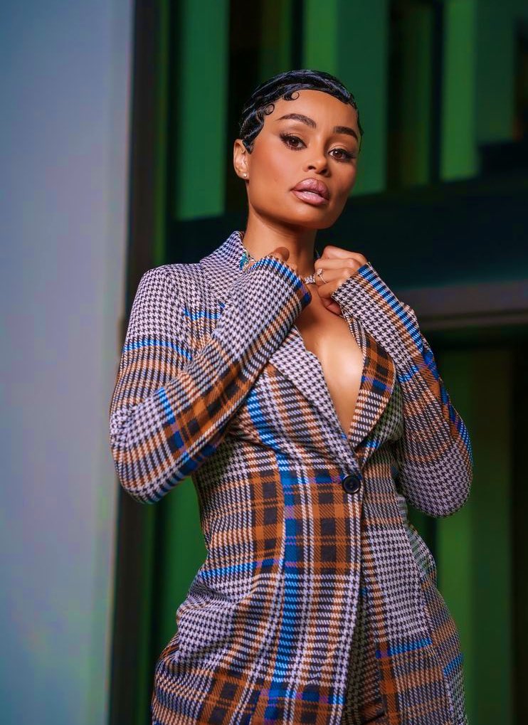 i believe i mentioned that blazer season is in for the Fall tend 🍂 🍁 which this sophisticated look will set you apart letting ‘em know it’s a meeting in the ladies room which you still can turn heads not having to bare skin all the time showing maturity &amp; growth like Angela 💁🏽‍♀️