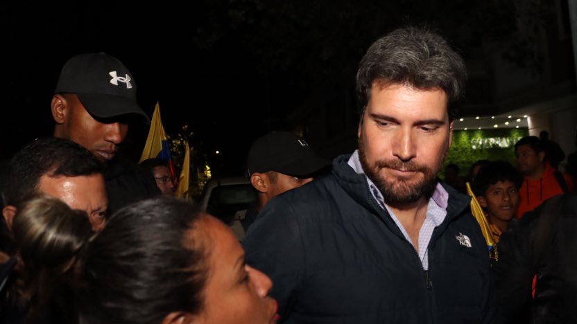 LA SALIDA DE TÓPIC CON MAÑOSERIAS, NO LE HACE NINGÚN BIEN A NOBOA NI A LA DEMOCRACIA.  NO HAY DIFERENCIAS CON LA DEMOCRACIA DE MADURO!!