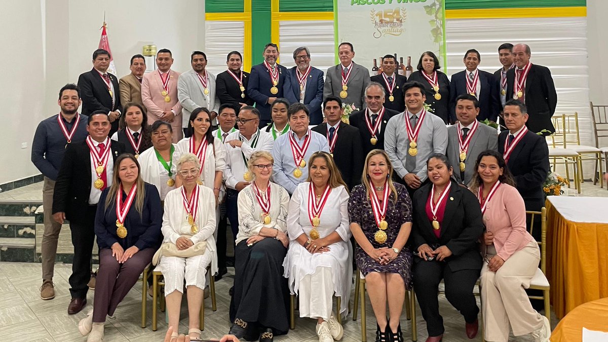 ASPERCAT1's tweet photo. Resultados XVII Concurso de piscos y vinos distrito Santiago-Ica oct 27

Domingo 27 más de 30 Jueces evaluando 74 muestras  de piscos,  24  muestras de vinos. 

“El principal insumo del Pisco es la honestidad...” Juanita Martinez Dama del #Pisco

https://t.co/LsE0fUTPwY https://t.co/pCe0zCPphF