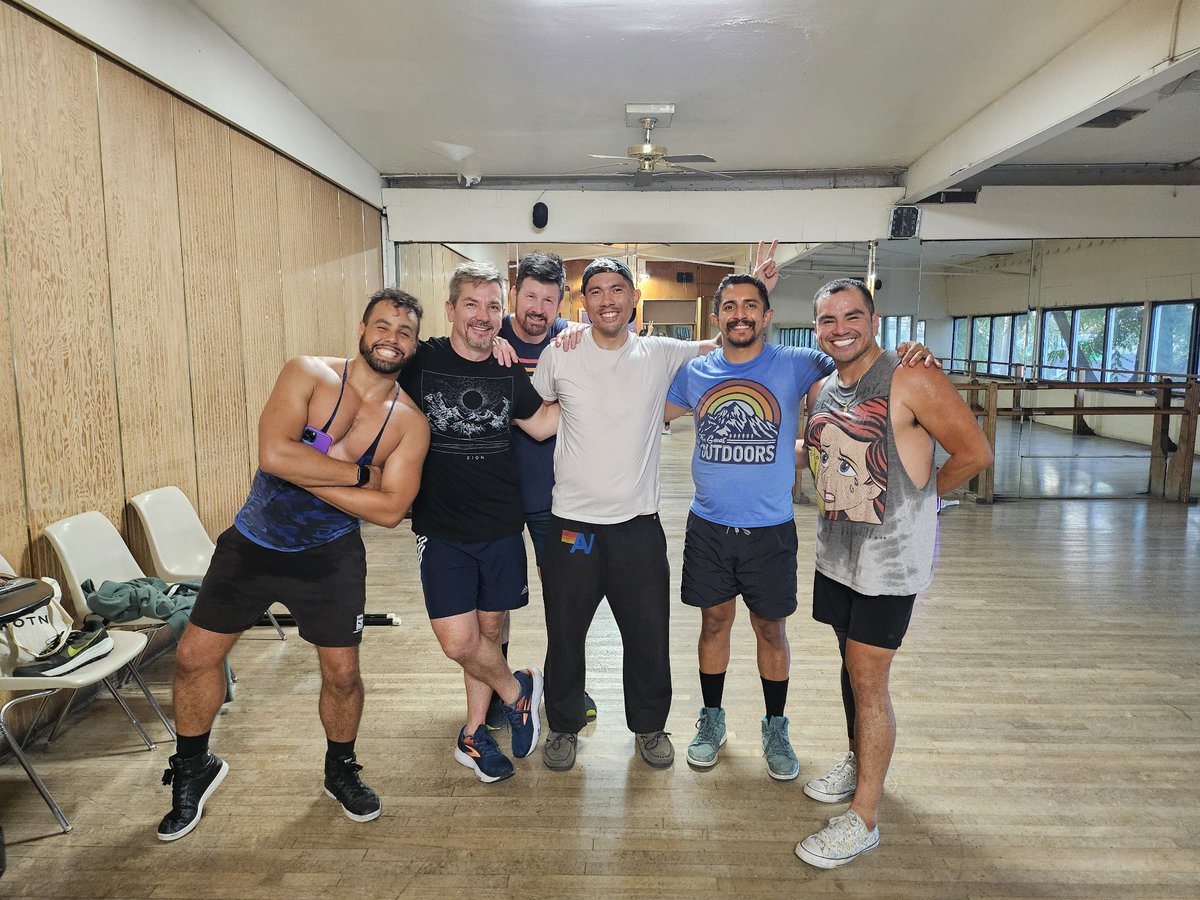 Danilofnsilva's tweet photo. Got to #sweat with these #boys yesterday. Last minute coverage for #thePhoenixApp that provides #zumbaclasses and events and gatherings for the sober community throughout the country. Such an honor 💪❤️ https://t.co/uF6ufm9zWK