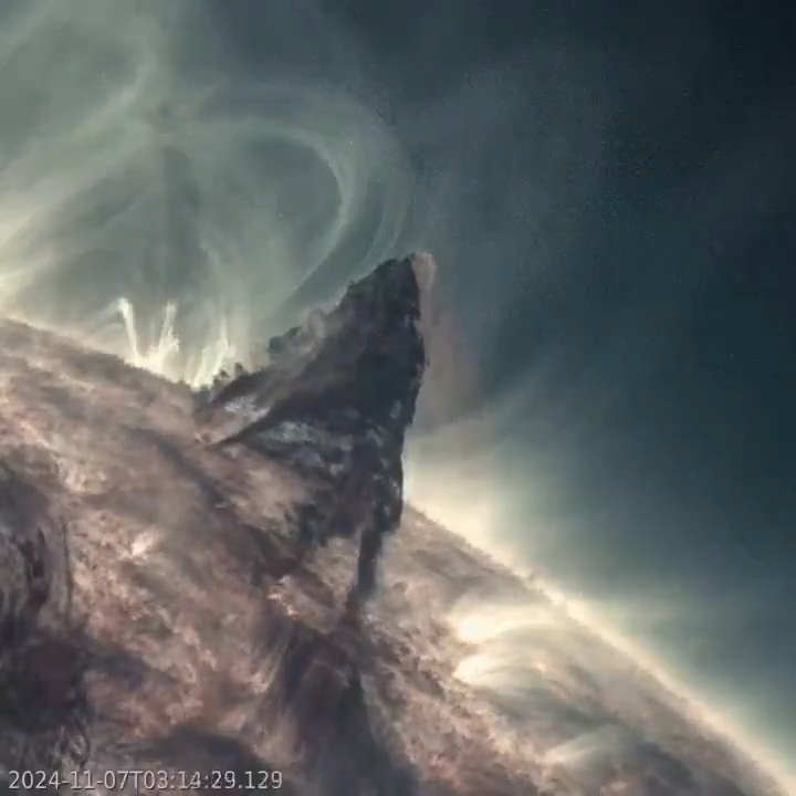 AsgardiaSpace's tweet photo. ☀️🔥 Incredible plasma ejection from the Sun on Nov 7! During this active solar cycle, intense flares and eruptions like this are common, creating auroras and impacting satellites. We're in for more solar action! 🌌✨ #SolarFlare #SunCycle #SpaceWeather https://t.co/LvgmuBKUyd
