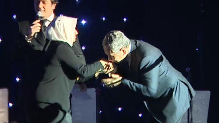 Bu haksızlığa ses yükseltmeyenler vicdanınız rahat mı? 

Onlarca kadınını idoli olan hayatını hayırseverleğe adayan binlerce öğrenci okutup, okullar açan, istihdam sağlayan 85 yaşındaki #MelekİpekAnne hapse atılıyor

İstanbul Cumhuriyet Başsavcılığınca yasa dışı bahse teşvik