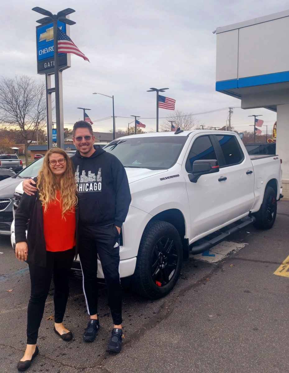 Big congratulations to Chris Dujardin on his new 2024 Chevy Silverado 1500! ⭐️ We’re thrilled to have you as part of the Gates Chevy World family. Huge thanks to Saleswoman Destini Stone for helping make this happen. Enjoy! 🏁#GatesChevyWorld