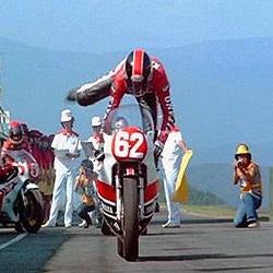 suisui__x's tweet image. おはようございます。
11月12日、元ロードレーサー平忠彦氏の誕生日です。

映画｢汚れた英雄｣レーススタントを務め、1985年まで500cc全日本選手権3連覇。
この年から鈴鹿8耐にワークス参戦するもマシントラブルに泣き、1990年に涙の優勝。

1992年、引退。

では良い1日を。
#猫 #平忠彦 #TECH21