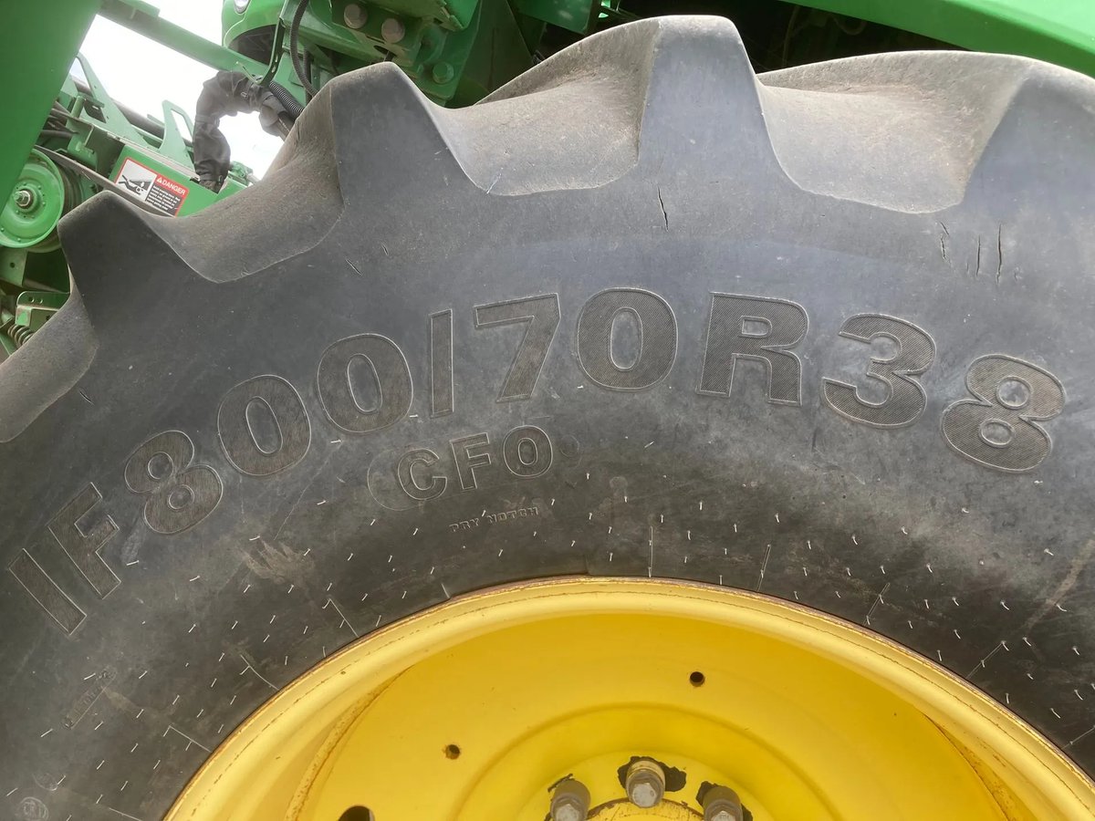 MMMachinery's tweet photo. The latest unit to arrive at Murray Mallee Machinery is this John Deere S680 with 5100 engine hrs, 4000 rotor hrs, If800/70-R39 and 23.1R-26 tyres. Call the office on 03 50332855 to secure your parts today #johndeere #headerparts #headerwreckers https://t.co/kXaxaS2oPg