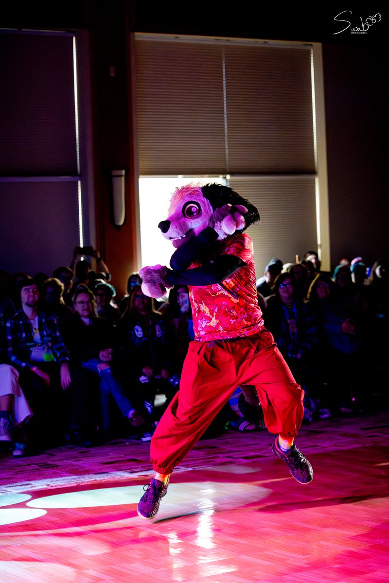 DrSwablu's tweet photo. Huge shoutout to Adondis for first place at #aquatifur2024 your set was super awesome keep up the great work!
๐ธ: @DrSwablu (me)
๐พ: @AdondisArt
#aquatifur #aqf2024 #furry #dancecomp #furrydancecomp https://t.co/j5ickvTIkP