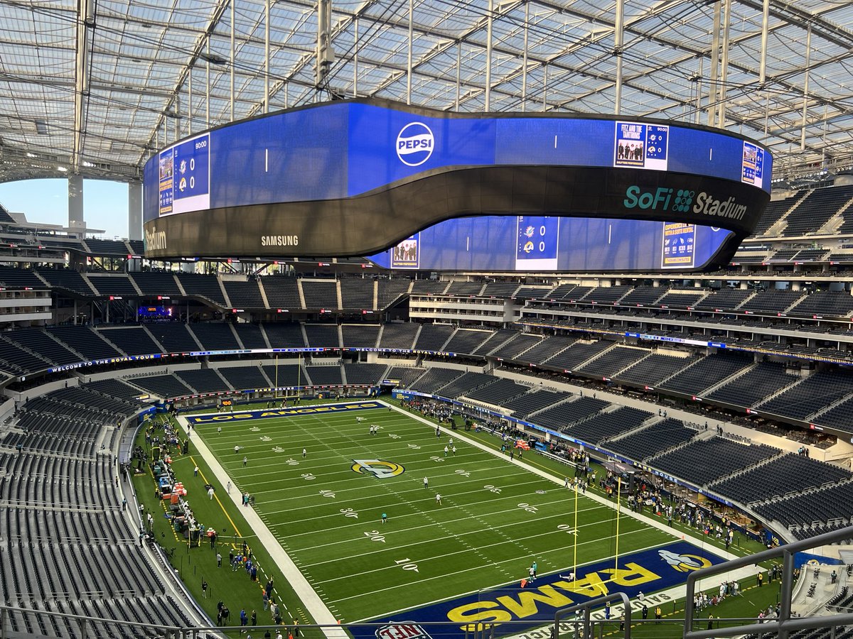 JourdanRodrigue's tweet photo. Gonna be a beautiful night for football https://t.co/tKVNiCkFDK