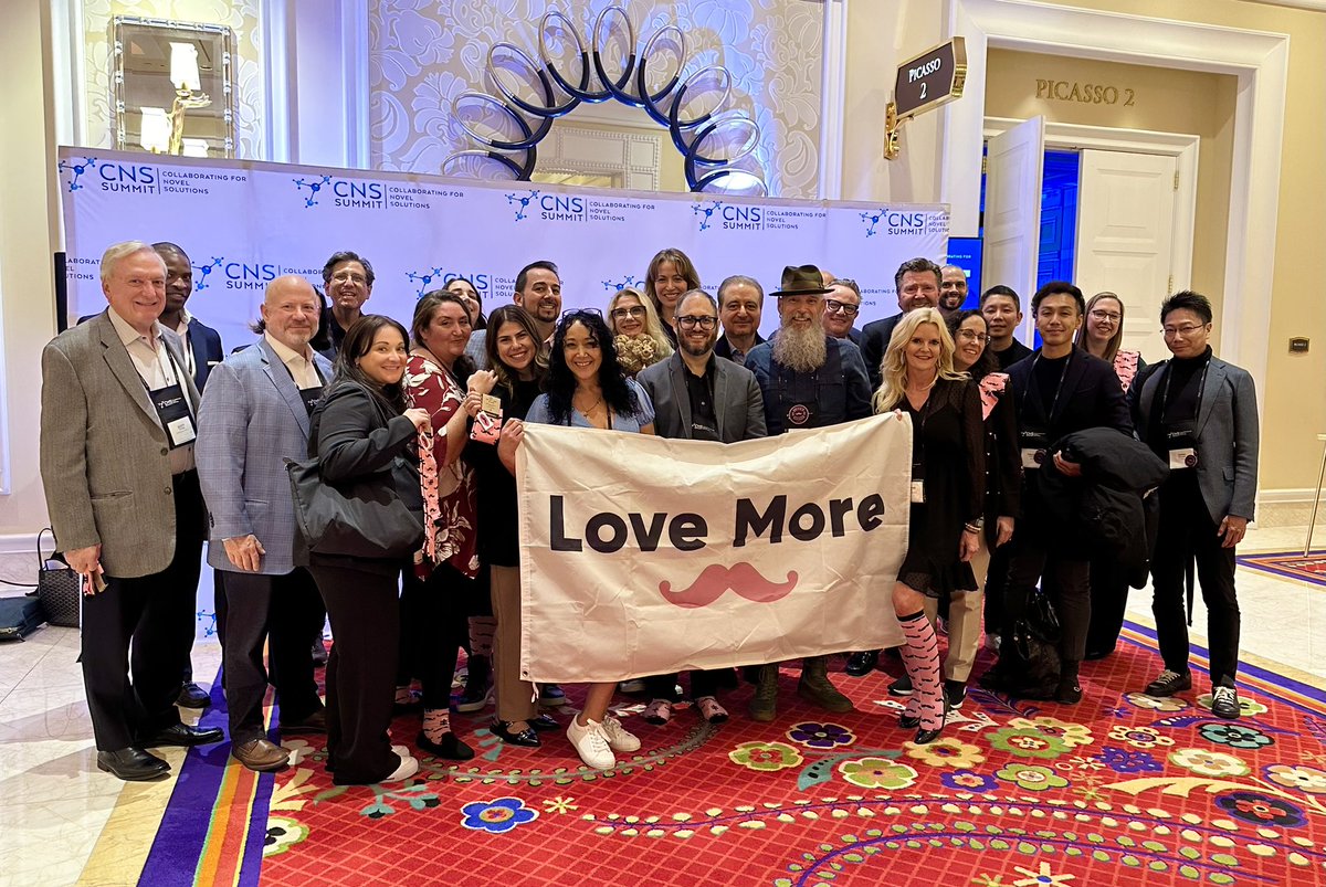 nickisnpdx's tweet image. were there hugs??? YES!!! 🤗💖 #pinksocks @CNSSummit #boston #cnssummit2024 ✨