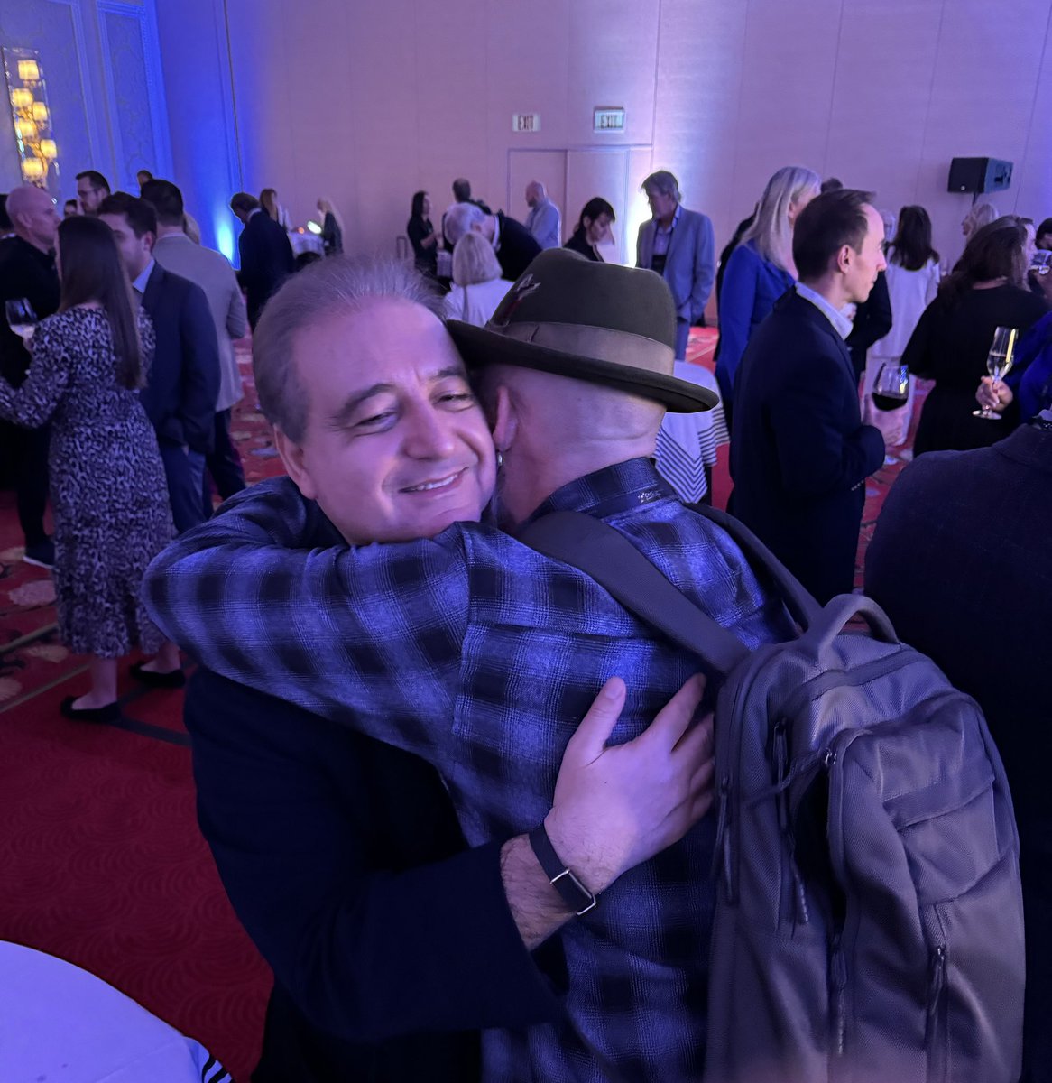 nickisnpdx's tweet image. were there hugs??? YES!!! 🤗💖 #pinksocks @CNSSummit #boston #cnssummit2024 ✨